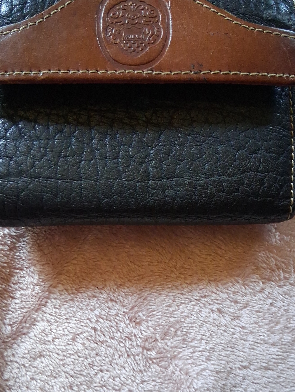 Black and Brown Leather Bifold Wallet with Embossed Crest - Picture 2 of 8